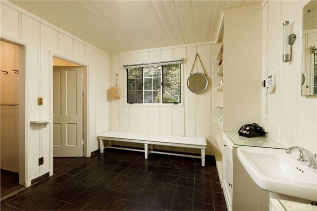 28641 North Shore Road, Lake Arrowhead, CA 92352