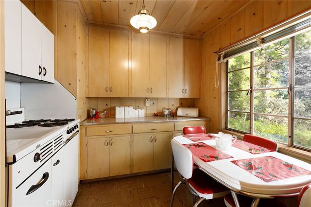 28641 North Shore Road, Lake Arrowhead, CA 92352