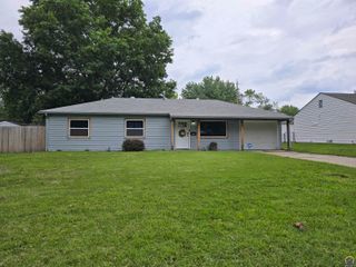 1400 SW Glencoe ST, Topeka, KS 66611