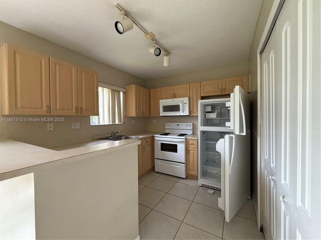 3390 NE 9th St 104, Homestead, FL 33033