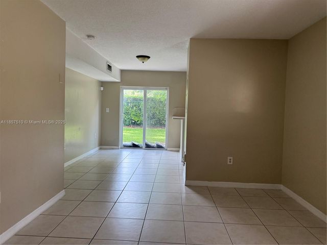 3390 NE 9th St 104, Homestead, FL 33033
