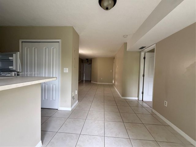 3390 NE 9th St 104, Homestead, FL 33033