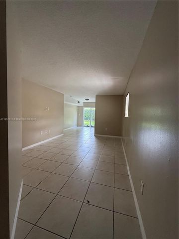 3390 NE 9th St 104, Homestead, FL 33033