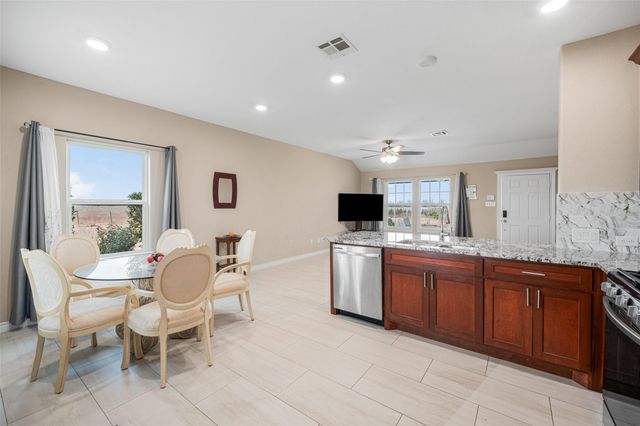 8307 W Green Leaf Street, Brookshire, TX 77423