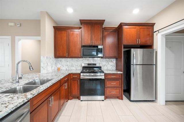 8307 W Green Leaf Street, Brookshire, TX 77423