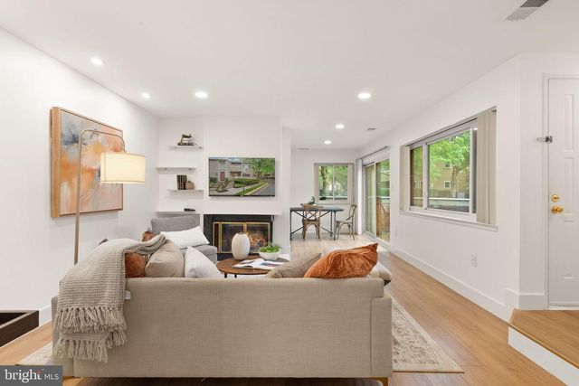 11025-A VILLARIDGE CT, Reston, VA 20191