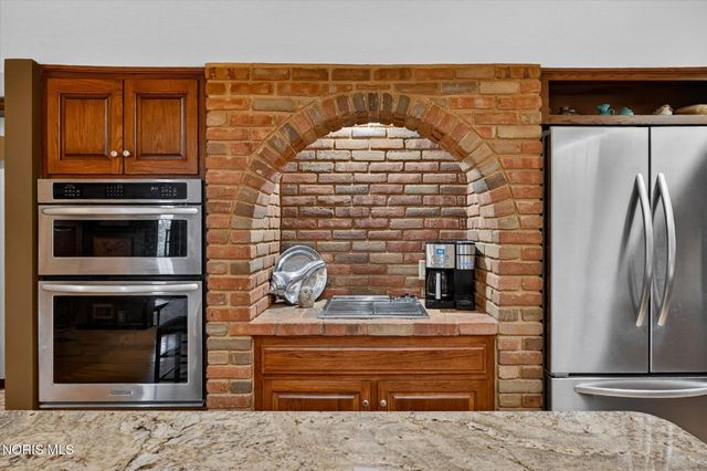 4455 Falconhurst Court, Sylvania, OH 43560