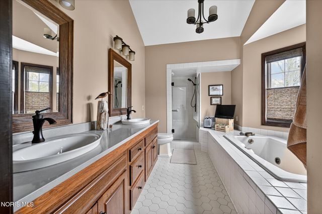4455 Falconhurst Court, Sylvania, OH 43560