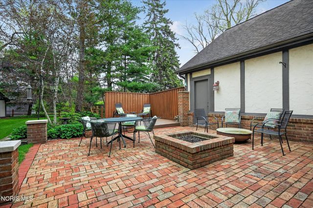 4455 Falconhurst Court, Sylvania, OH 43560