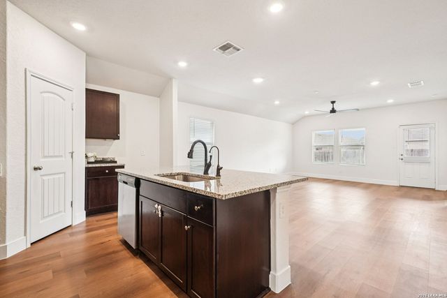 920 Cinnamon Teal, Seguin, TX 78155