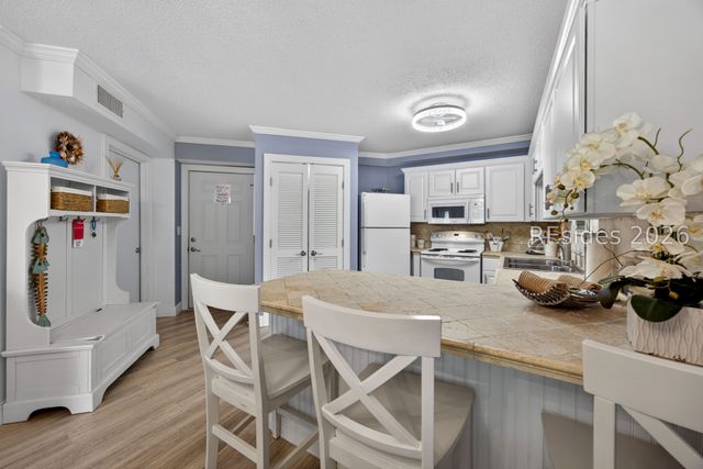 10 Lemoyne Ave Apt 212, Hilton Head Island, SC 29928