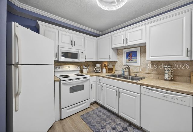 10 Lemoyne Ave Apt 212, Hilton Head Island, SC 29928