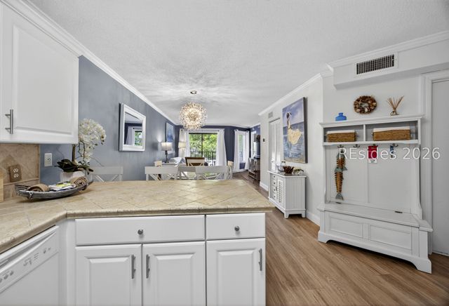 10 Lemoyne Ave Apt 212, Hilton Head Island, SC 29928