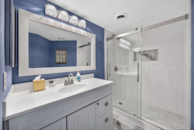 10 Lemoyne Ave Apt 212, Hilton Head Island, SC 29928