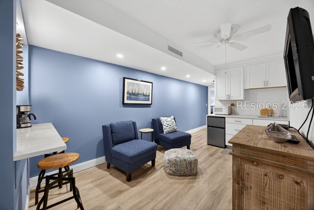 10 Lemoyne Ave Apt 212, Hilton Head Island, SC 29928