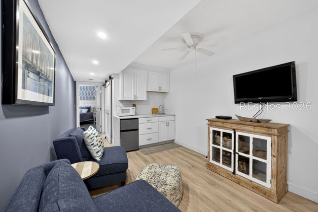 10 Lemoyne Ave Apt 212, Hilton Head Island, SC 29928