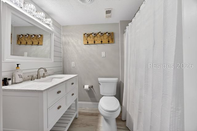 10 Lemoyne Ave Apt 212, Hilton Head Island, SC 29928