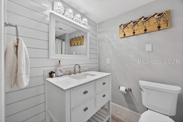 10 Lemoyne Ave Apt 212, Hilton Head Island, SC 29928