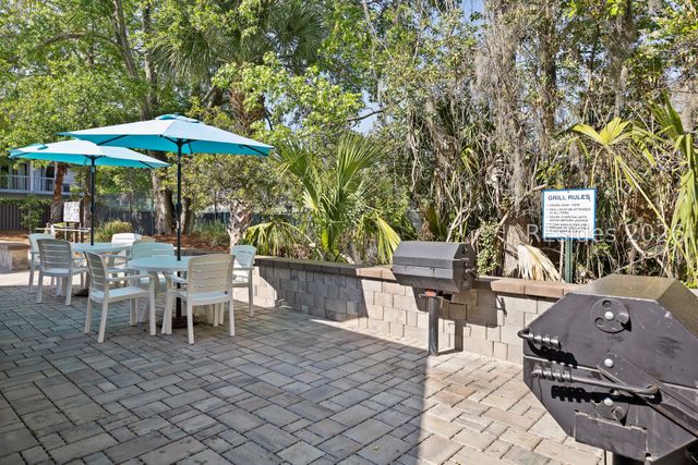 10 Lemoyne Ave Apt 212, Hilton Head Island, SC 29928