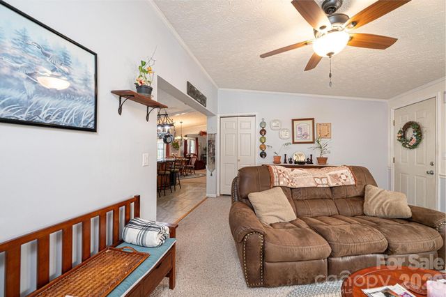 5876 Leil Road, Hickory, NC 28602