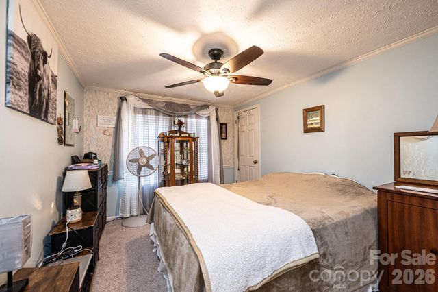 5876 Leil Road, Hickory, NC 28602