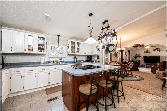 5876 Leil Road, Hickory, NC 28602