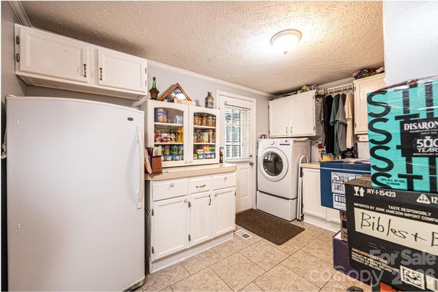 5876 Leil Road, Hickory, NC 28602