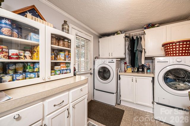 5876 Leil Road, Hickory, NC 28602