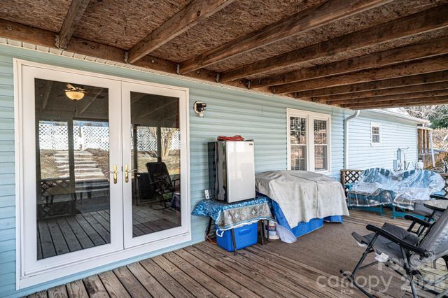 5876 Leil Road, Hickory, NC 28602