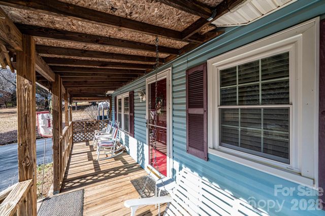 5876 Leil Road, Hickory, NC 28602