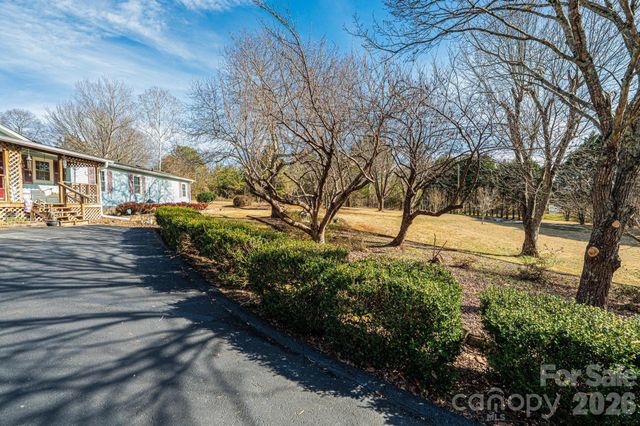 5876 Leil Road, Hickory, NC 28602