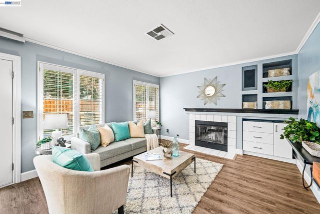 337 Trenton Cir, Pleasanton, CA 94566