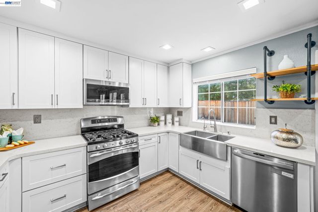 337 Trenton Cir, Pleasanton, CA 94566