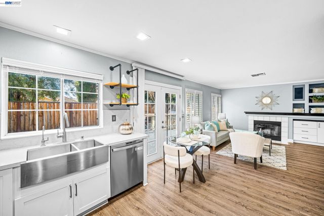 337 Trenton Cir, Pleasanton, CA 94566