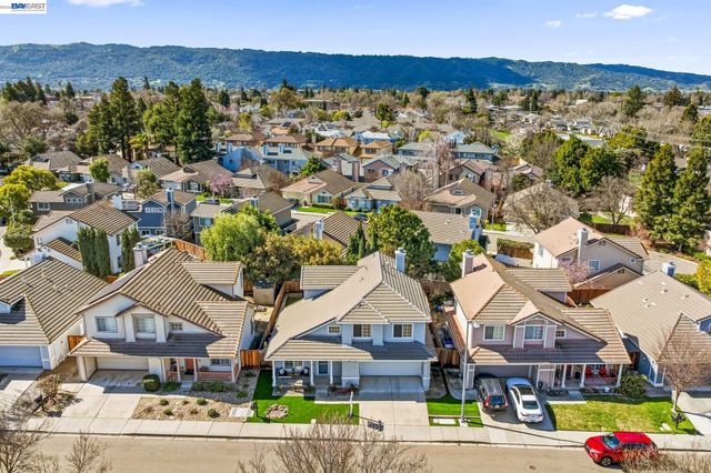 337 Trenton Cir, Pleasanton, CA 94566