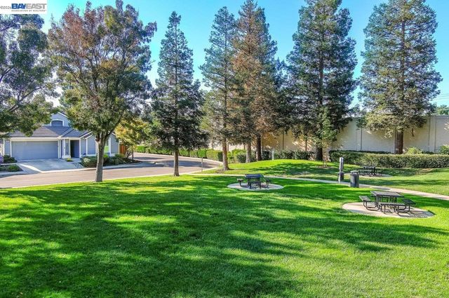 337 Trenton Cir, Pleasanton, CA 94566