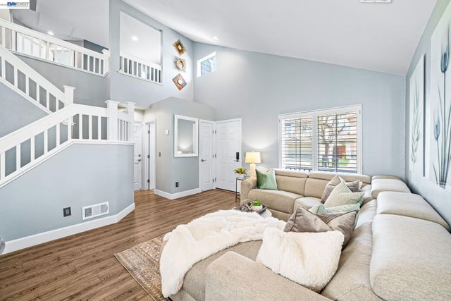 337 Trenton Cir, Pleasanton, CA 94566