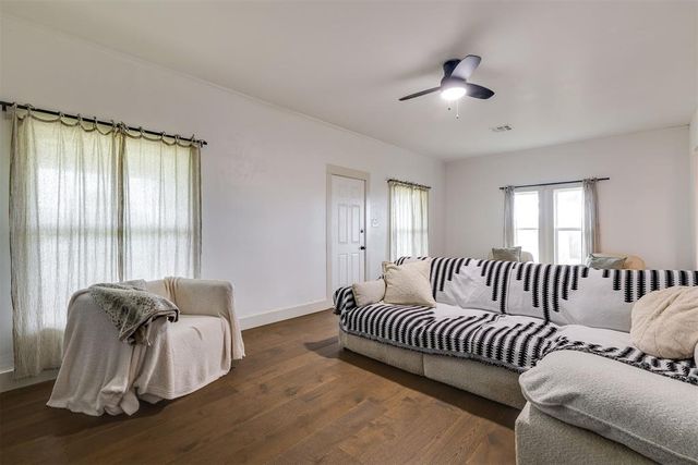 632 E Center Road, Washington, OK 73093