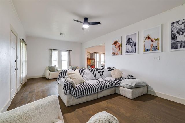 632 E Center Road, Washington, OK 73093