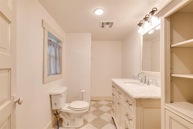 632 E Center Road, Washington, OK 73093