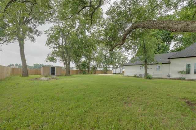 632 E Center Road, Washington, OK 73093
