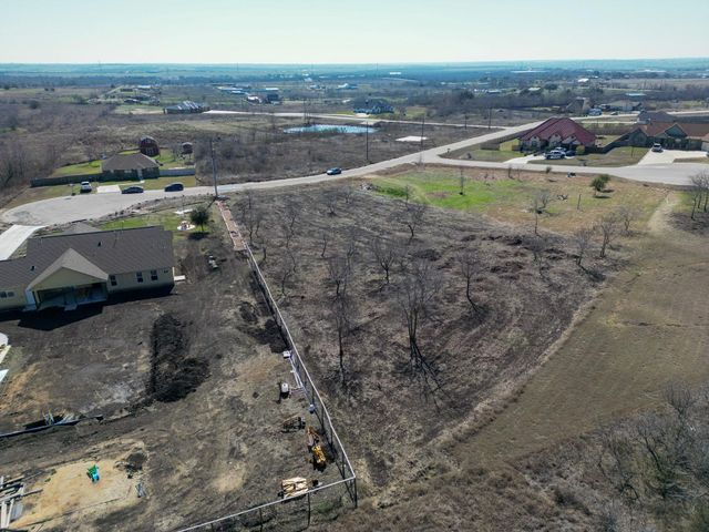 433 E Ridge LN, Niederwald, TX 78640