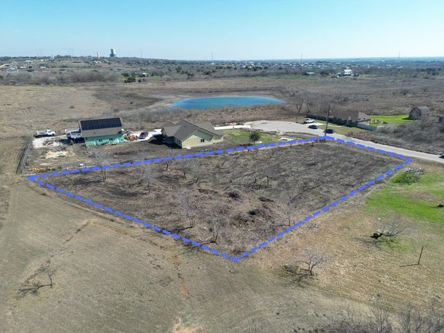433 E Ridge LN, Niederwald, TX 78640