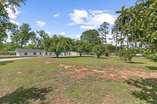 1023 Hinton Waters Ave., Midland City, AL 36350