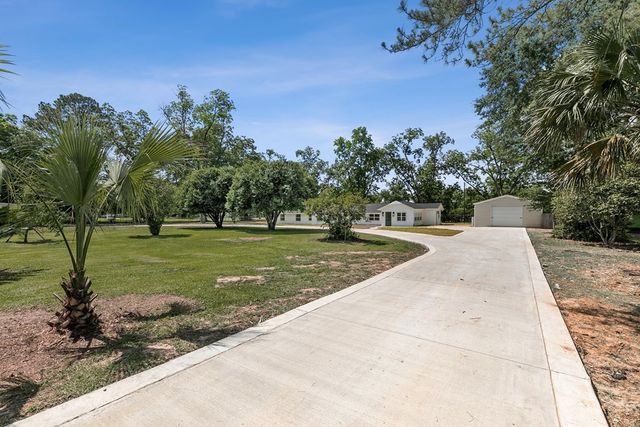 1023 Hinton Waters Ave., Midland City, AL 36350