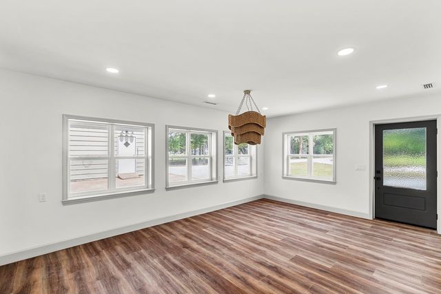 1023 Hinton Waters Ave., Midland City, AL 36350