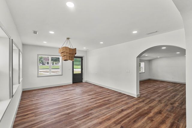 1023 Hinton Waters Ave., Midland City, AL 36350