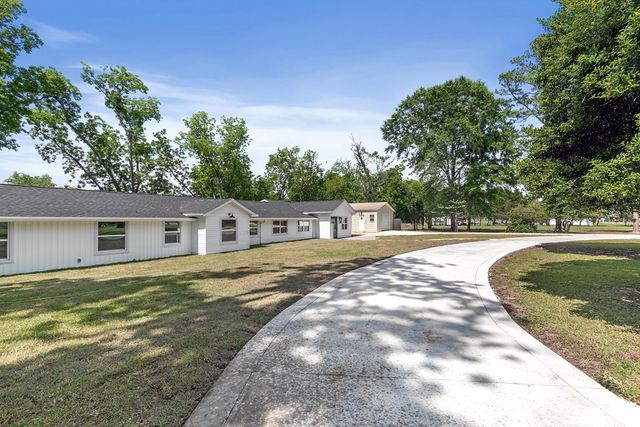 1023 Hinton Waters Ave., Midland City, AL 36350