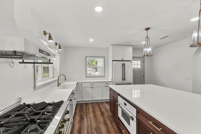 1023 Hinton Waters Ave., Midland City, AL 36350