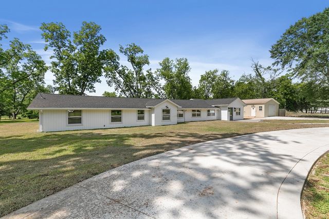 1023 Hinton Waters Ave., Midland City, AL 36350